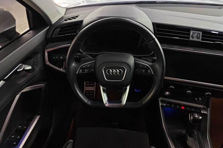 Used Audi Q3 2021 40 TFSI Fashion Dynamic Model
