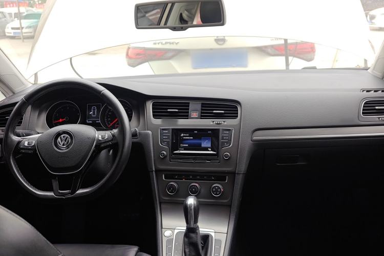 Used Volkswagen Golf 2015 1.4TSI Automatic Luxury Model Center Console