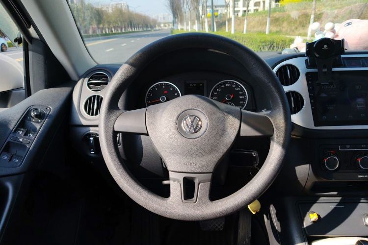 Used Volkswagen Tiguan 2017 300TSI Automatic Two-Wheel Drive Silk Road Luxury Edition Steering Wheel