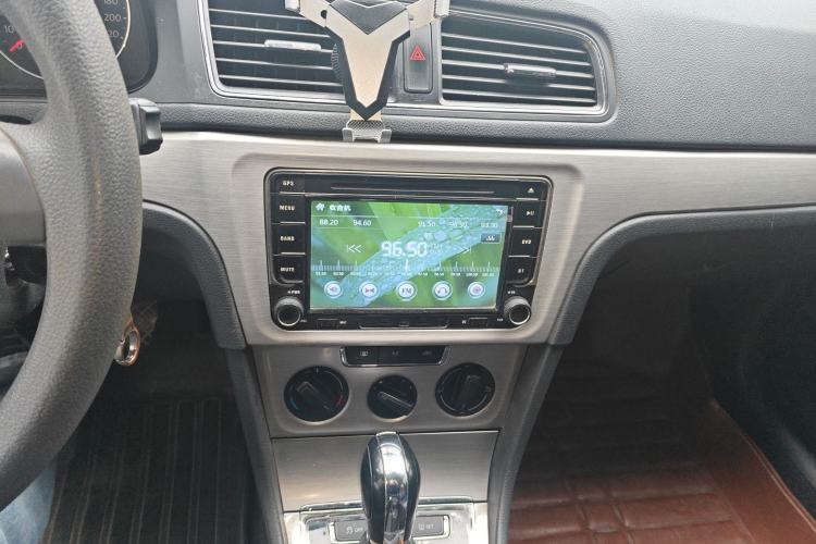 Used Volkswagen Lavida 2015 1.6L Automatic Comfort Edition
