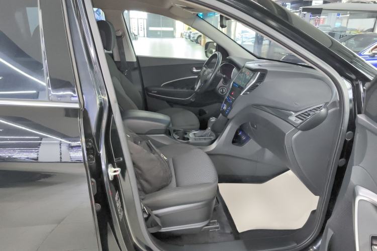 Used Hyundai Santa Fe 2013 2.4L Automatic 4x4 Comfort Edition