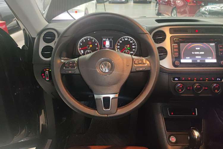 Used Volkswagen Tiguan L 2015 2.0 TSI Automatic All-Wheel Drive Luxury Edition