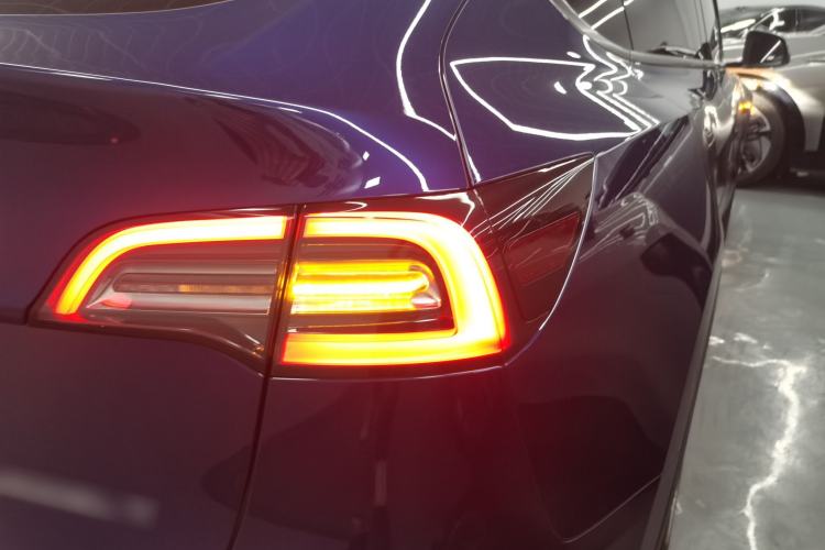 Used Tesla Model Y 2021 Long-Range All-Wheel-Drive Version 3D7