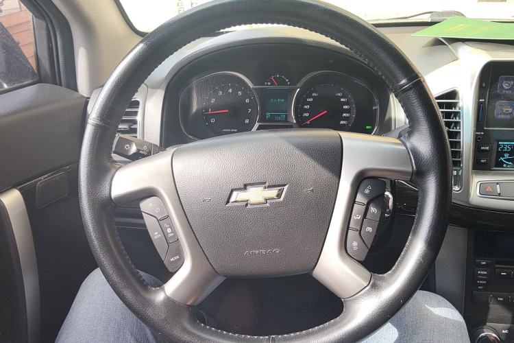 Used Chevrolet Captiva 2015 2.4L 4x4 Flagship Edition 7-Seater
