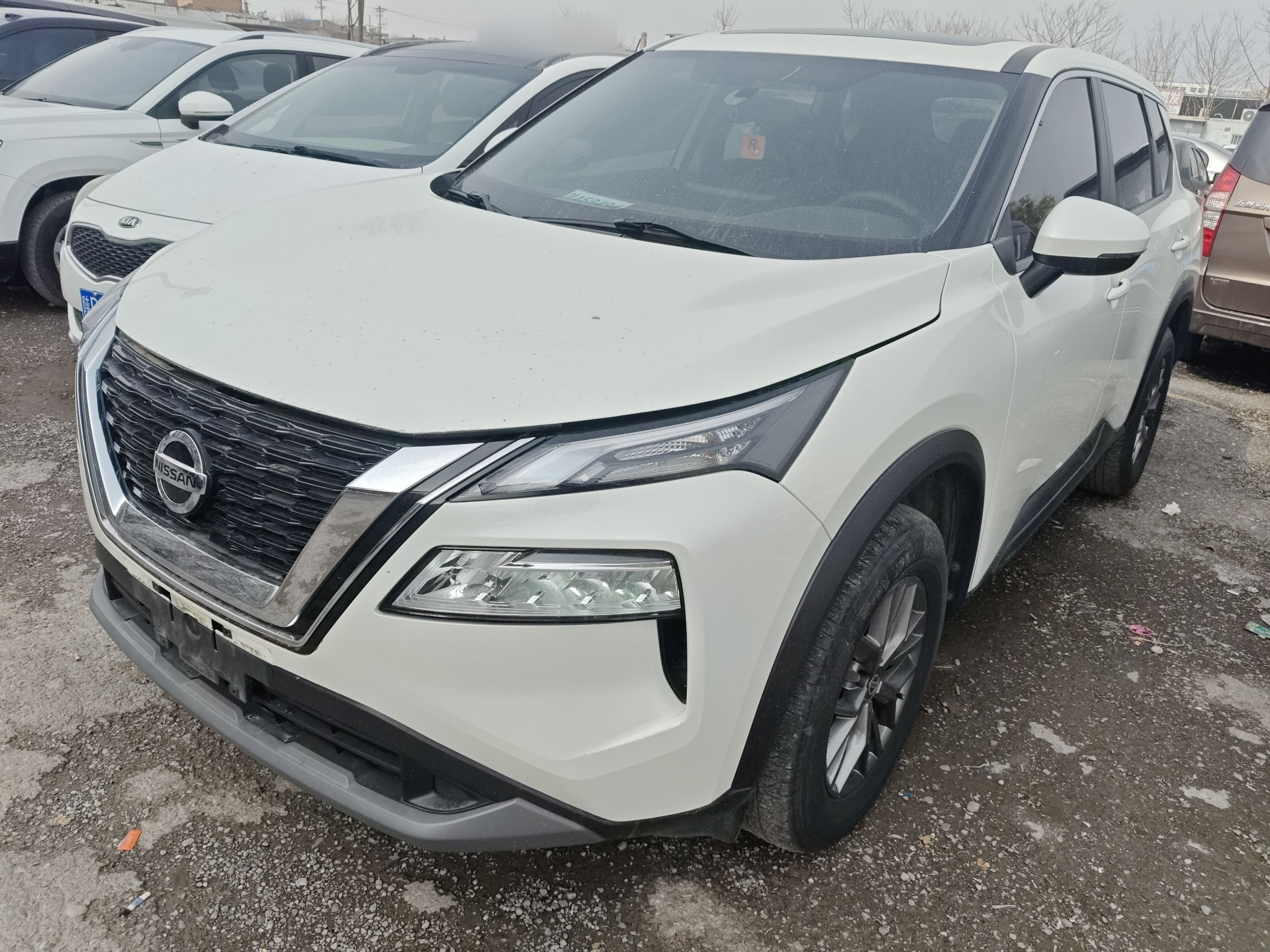 Под передней частью автомобиля