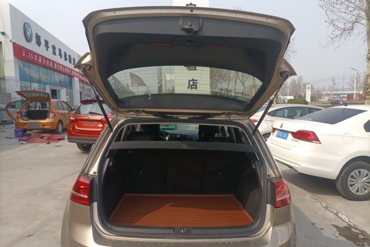 Used Volkswagen Golf 2016 1.6L Automatic Fashion Model