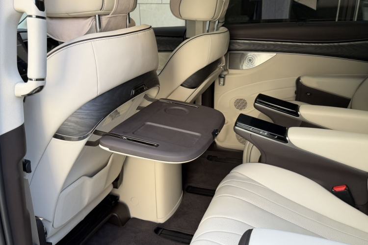 Used Denza D9 2024 DM-i 1050 Luxury Model