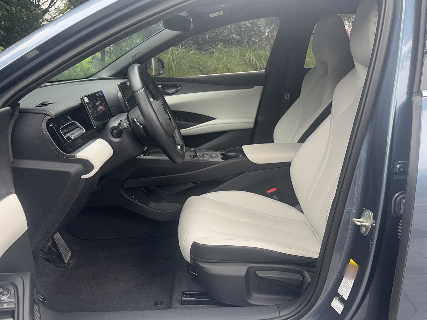 Vordere Reihe im Auto