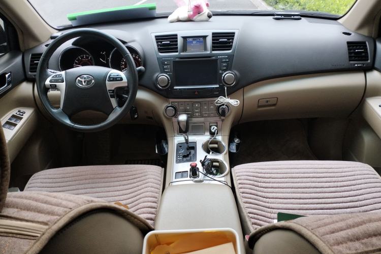 Used Toyota Highlander 2012 2.7L Two-Wheel Drive 7-Seater Luxury Edition Center Console