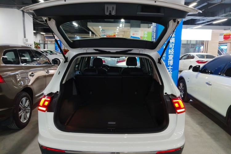 Used Volkswagen Tiguan L 2021 330TSI Automatic Two-Wheel Drive Smart Edition
