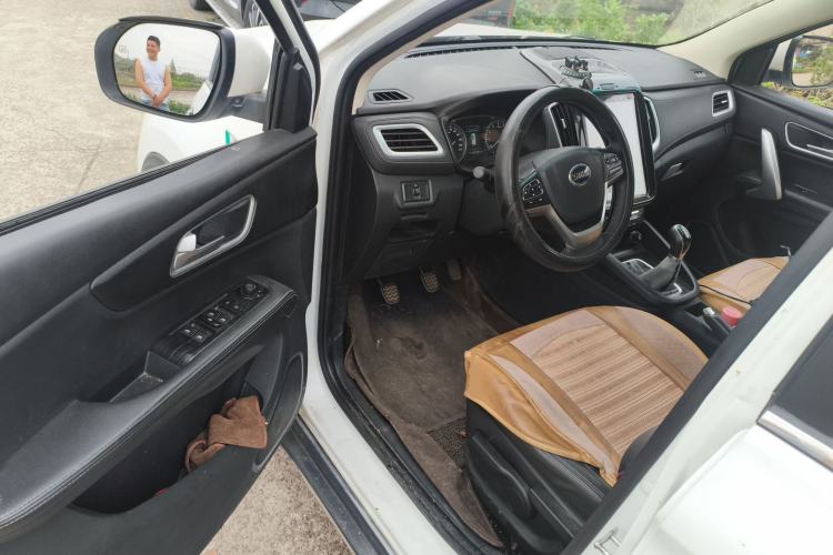 Used SWM X7 2016 1.8L Manual Luxury Edition 7 Seats Driver Seat