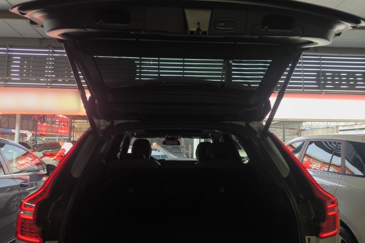 Used Volvo XC60 2023 B5 4x4 Smart Luxury Edition Trunk