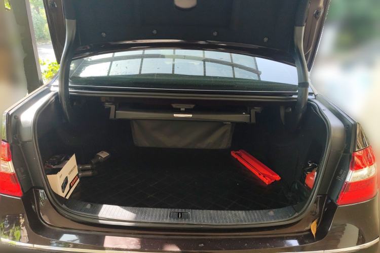 Used Mercedes-Benz E-Class 2009 E 300 Elegant Model