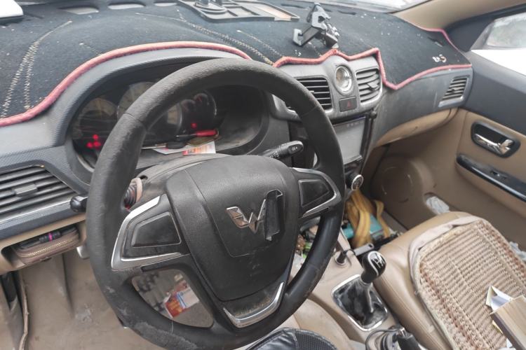 Used Wuling Hongguang 2014 1.5L S Standard Version