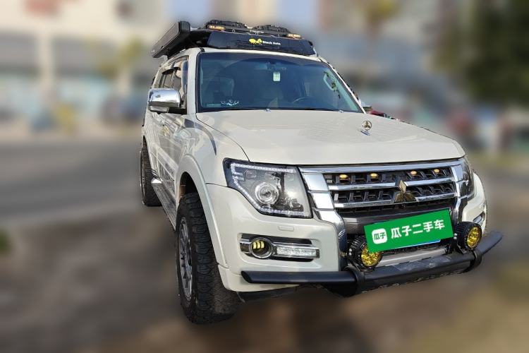 Used Mitsubishi Pajero 

