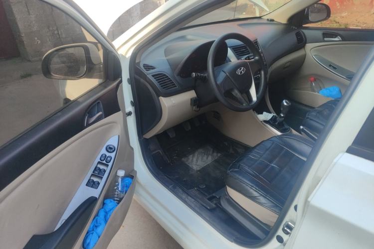 Used Hyundai Verna (older generation) 2014 1.4L Manual Smart GLS Trim Driver Seat