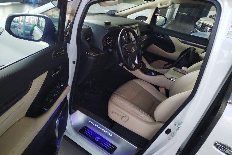 Used Toyota Alphard 2018 Revised Version 3.5L Premium Edition

