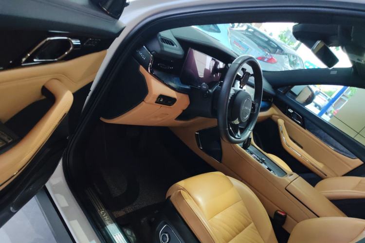 Used Lynk & Co 09 2021 2.0T Halo Six-Seater
