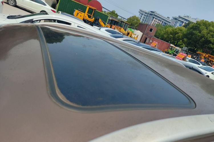 Used FAW Senya R7 2016 1.6L Automatic Prestige Model Roof