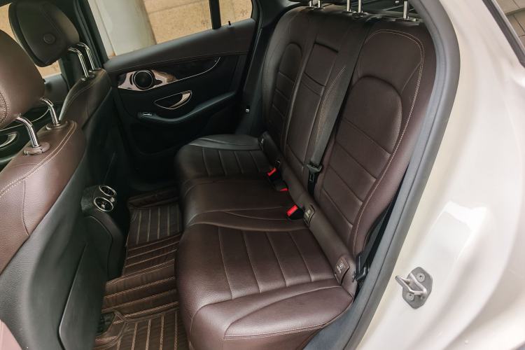 Used Mercedes-Benz GLC 2016 GLC 260 4MATIC Luxury Model Interior 4