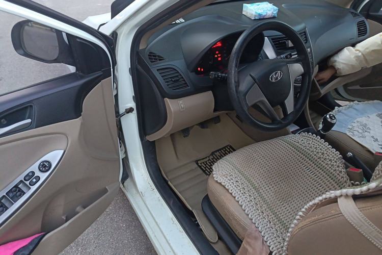 Used Hyundai Verna (older generation) 2014 1.4L Manual Smart GLS Trim Driver Seat