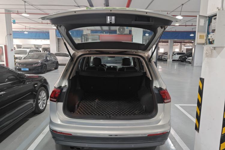 Used Volkswagen Tiguan L 2017 330TSI Automatic Two-Wheel Drive Luxury Edition
