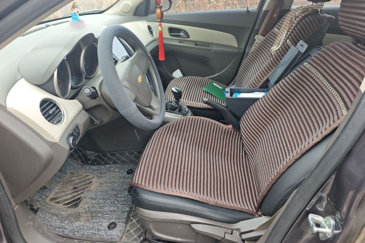 Used Chevrolet Cruze 2015 1.5L Classic SL MT Driver Seat