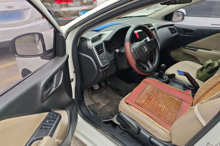 Used Honda City 2015 1.5L manual Comfort version