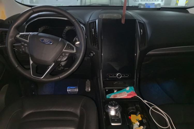 Used Ford Edge 2020 EcoBoost 245 Two-Wheel Drive Titanium 7-Seater Center Console