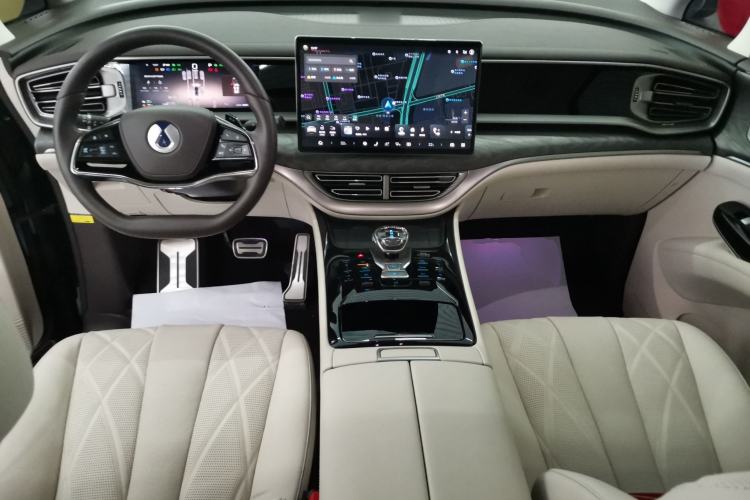 Used Denza D9 2025 DM-i Smart Drive 1020 Four-Wheel Drive Deluxe Model Center Console