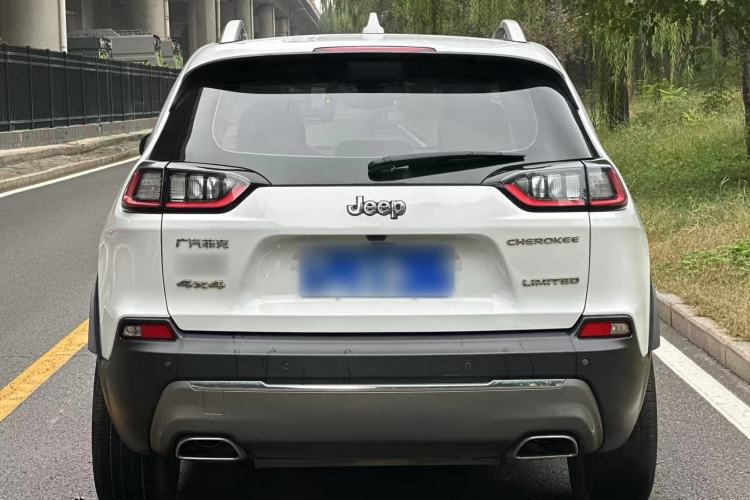 Used Jeep Cherokee 2019 2.0T Four-Wheel Drive Explorer Edition China VI Emission Standard