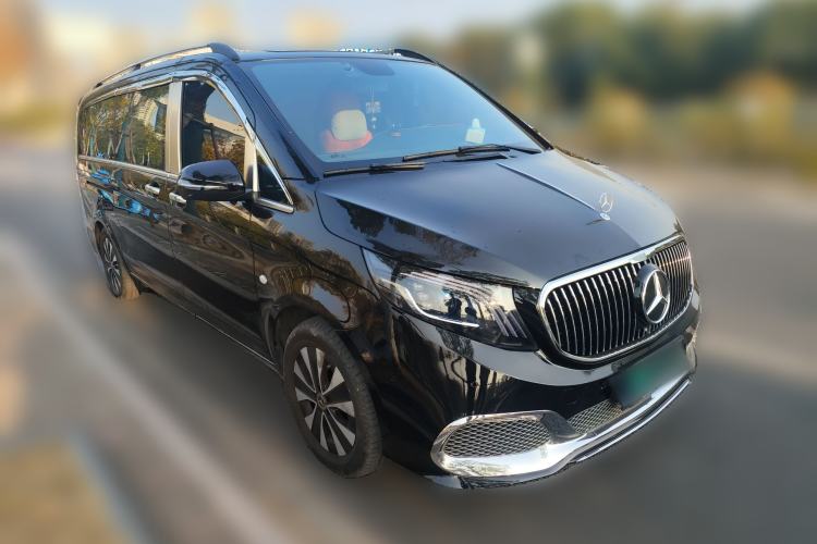 Used Mercedes-Benz Vito 2023 2.0T Business Version 7 Seats Front Right 45 Deg