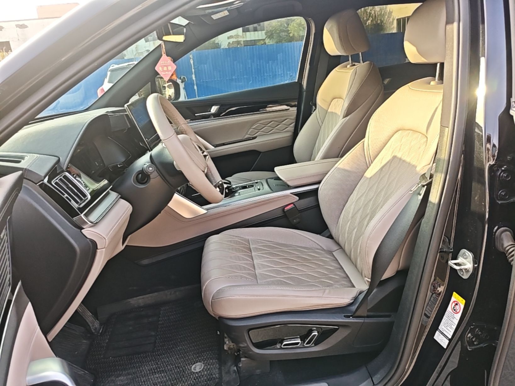 BYD Tang New Energy 2024 DM-p Glory Edition 215KM All-Wheel-Drive Premium Model — снимка 17