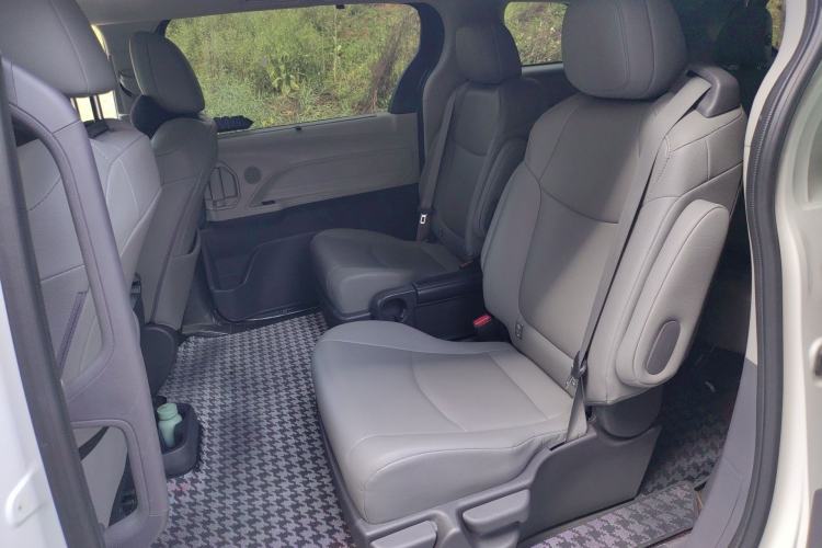 Used Toyota Granvia 2023 2.5L Hybrid Comfort Edition