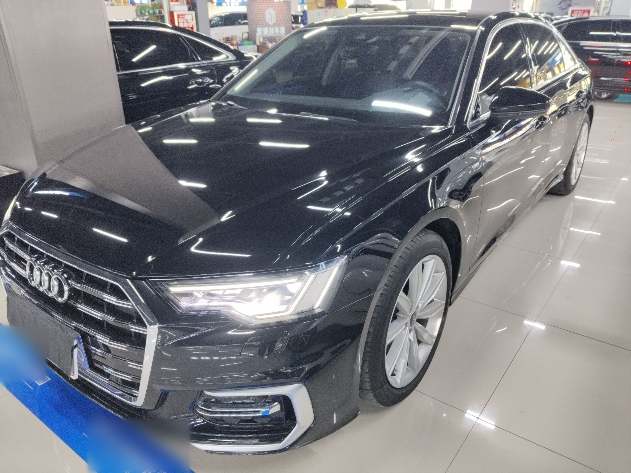 Под передней частью автомобиля