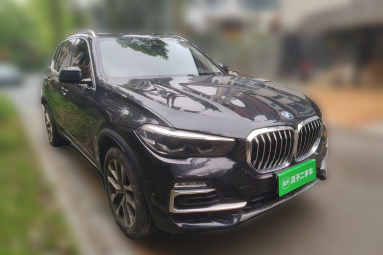 Used BMW X5 2019 xDrive30i X Design Package Front Right 45 Deg
