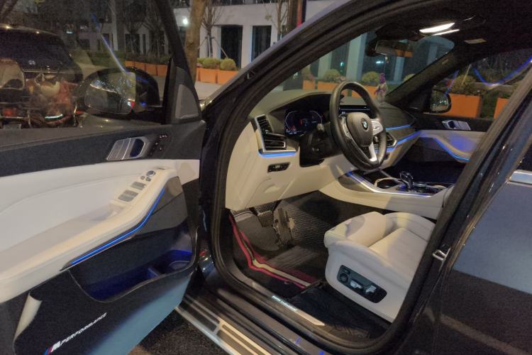 Used BMW X7 2021 xDrive40i Luxury Package with Premium Features