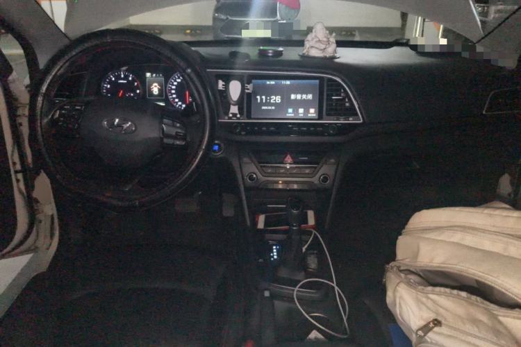 Used Hyundai Elantra (6th Generation / Lingdong) 2018 1.4T Dual-Clutch Xuan Dong · Dynamic Edition Center Console