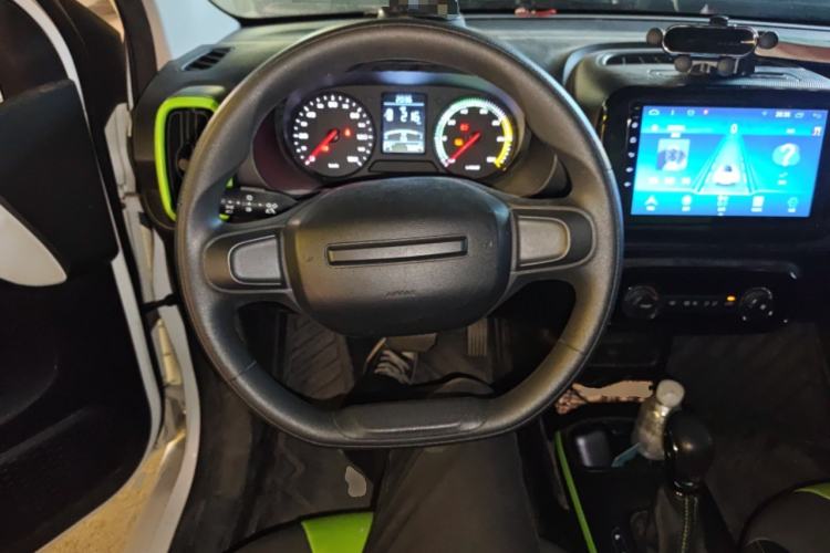 Used Roewe Clever 2021 302 km New Four-Seater Super-Efficient Version Steering Wheel