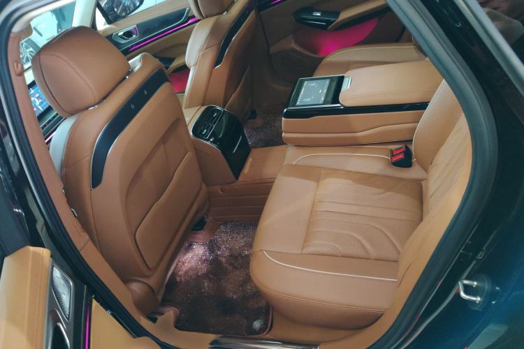 Used Hongqi H9 2025 Model Facelifted 2.0T Two-Wheel Drive Flag-Style Luxury Business Edition, 5 Seats