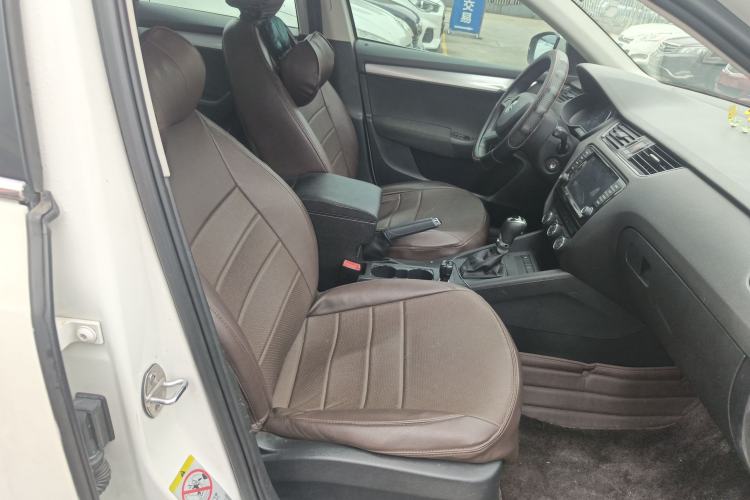 Used Skoda Octavia 2016 1.6L Automatic Front-Wheel Drive Model Right Front Seat