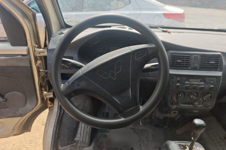 Used Wuling Rongguang 2011 1.2L Base Version
