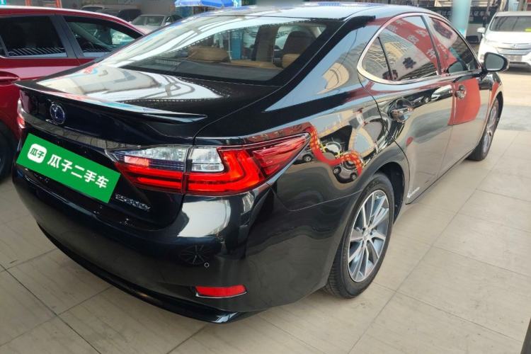 Used Lexus ES 2015 300h Comfort Edition
