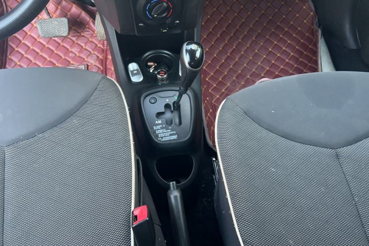 Used BYD F0 2015 1.0L AMT XuanKu Model Interior 8