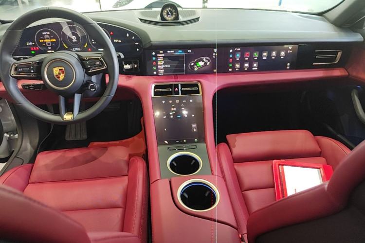 Used Porsche Taycan 2022-Year Updated Taycan Center Console