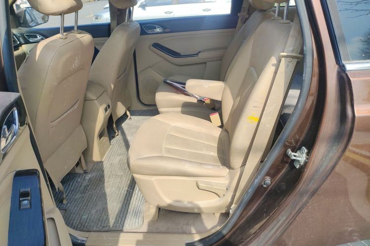 Used Baojun 730 2014 1.5L manual Comfort ESP version 7 seats
