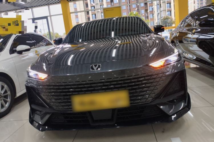 Used CHANGAN UNI-V 2023 1.5T Sport Edition Front