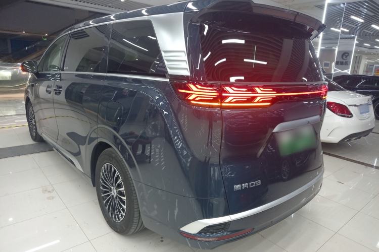 Used Denza D9 2025 DM-i Intelligent Drive 1020 Four-Wheel Drive Flagship Model