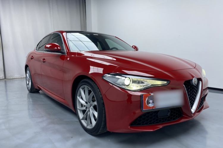 Used Alfa Romeo Giulia 2017 2.0T 200HP Luxury Edition
