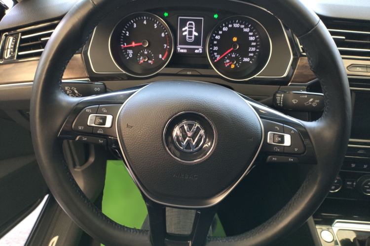 Used Volkswagen Magotan 2018 330TSI DSG Luxury Model Steering Wheel